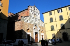 160420111006lucca_chiesa